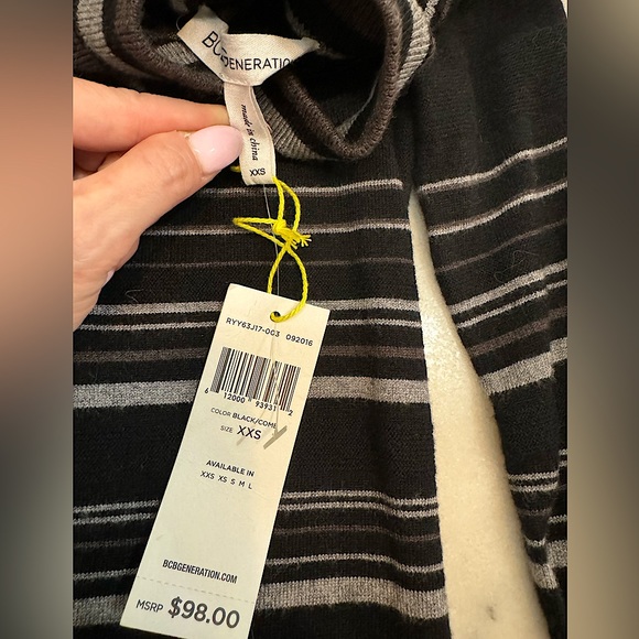 🖤NWT BCBG Generation stripped LBD with mock neck and back key-hole opening - Picture 4 of 6